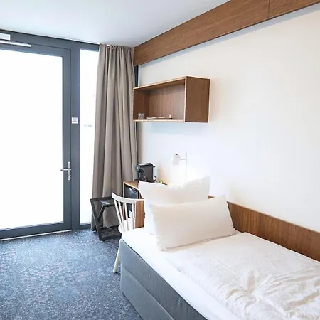 Tin - Heinsberg - Aus Hochwertig Ausgebauten Ueberseecontainern Hotel *