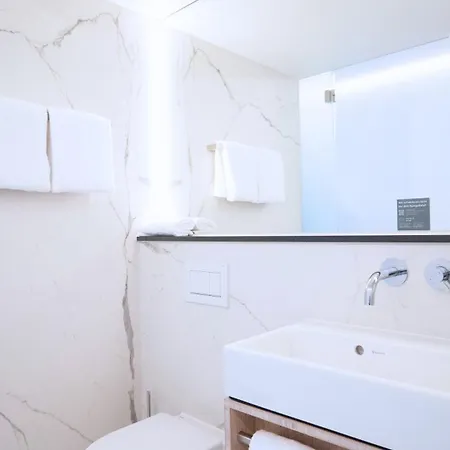 Hotel Tin - Heinsberg - Aus Hochwertig Ausgebauten Ueberseecontainern *
